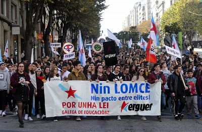 17-11-16 ManiFolgaEstudantilVigo01.JPG